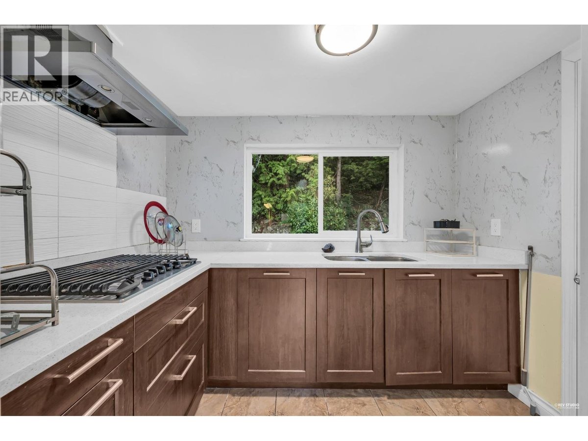 675 ST. ANDREWS ROAD - Photo 21