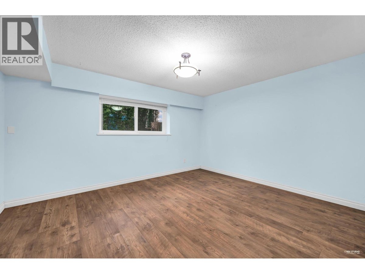 675 ST. ANDREWS ROAD - Photo 35