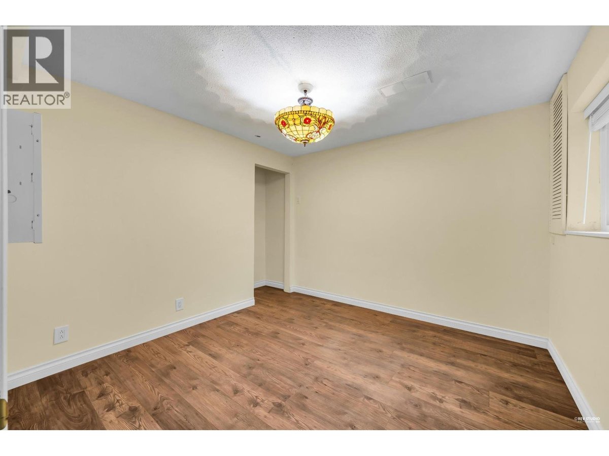 675 ST. ANDREWS ROAD - Photo 37