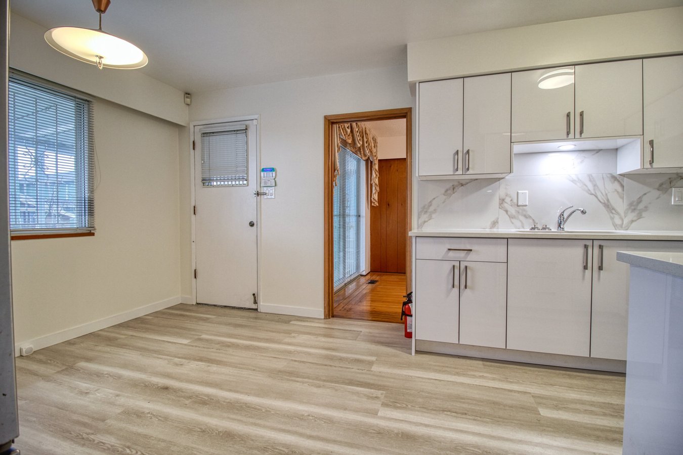 904 East 52nd Avenue - Photo 9