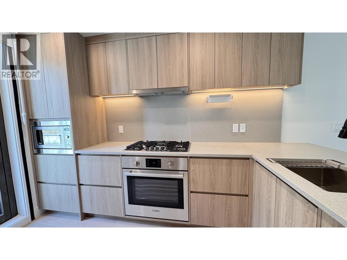 6258 OAK STREET - Photo 3