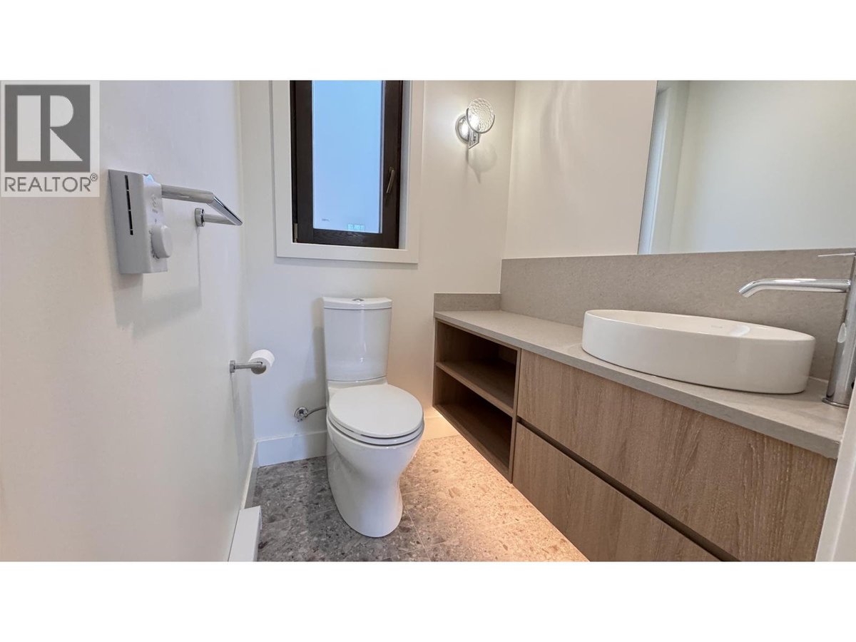 6258 OAK STREET - Photo 4