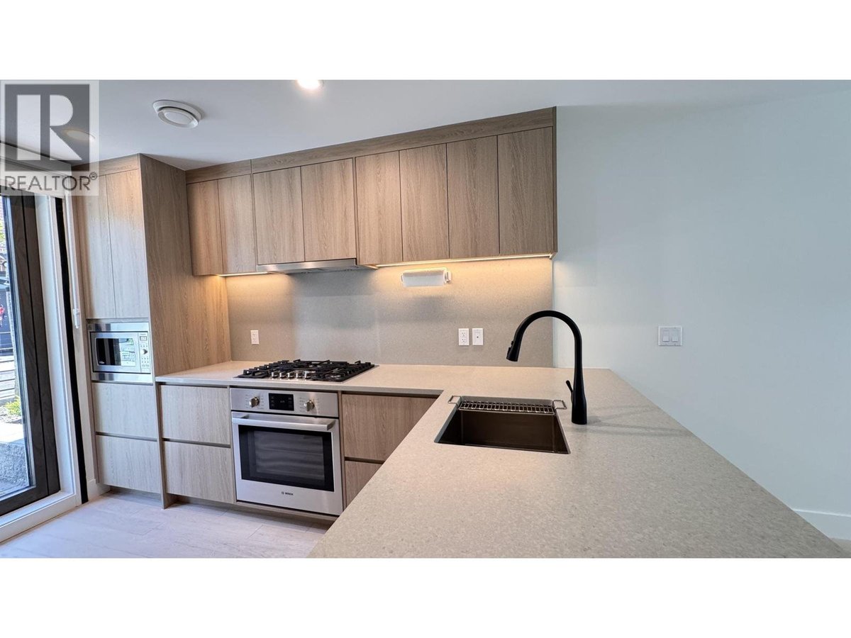 6258 OAK STREET - Photo 5