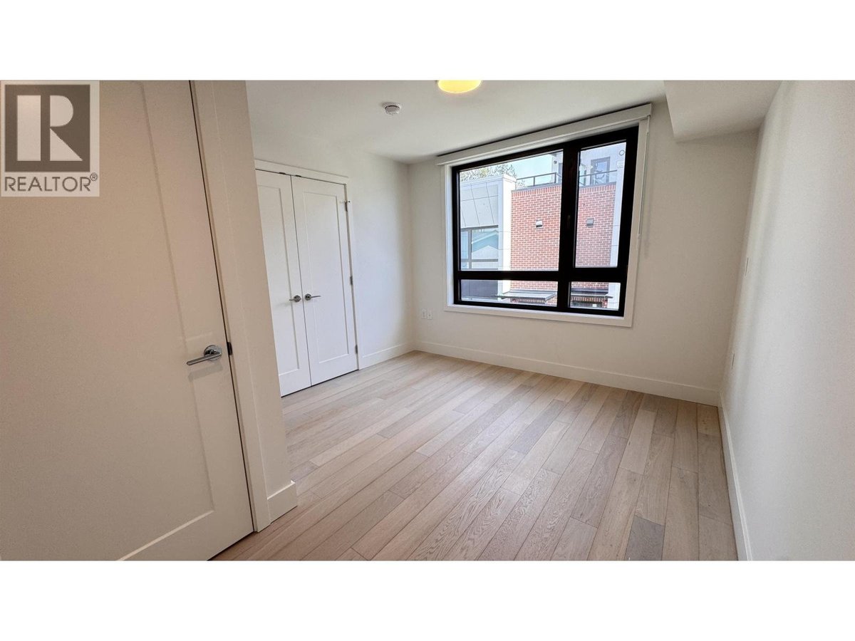 6258 OAK STREET - Photo 11
