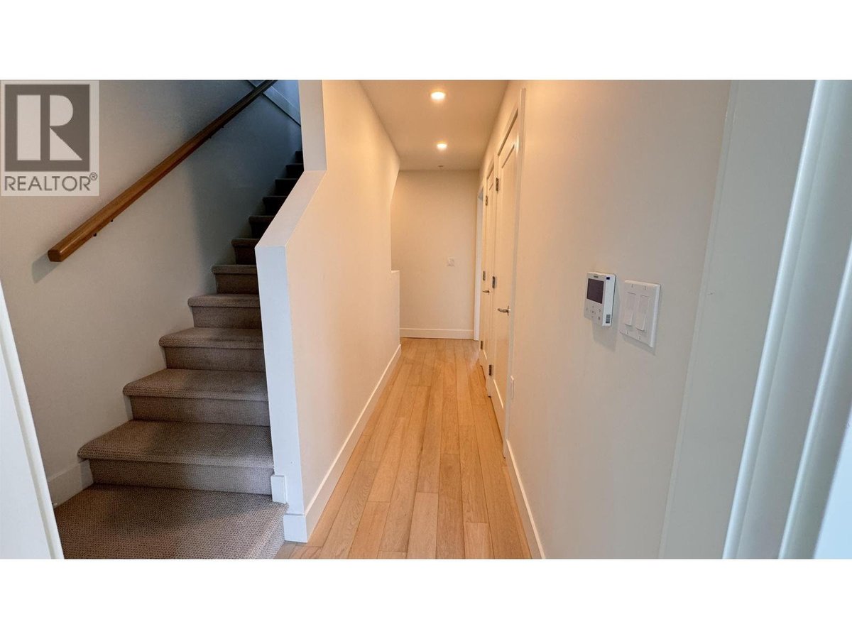 6258 OAK STREET - Photo 14