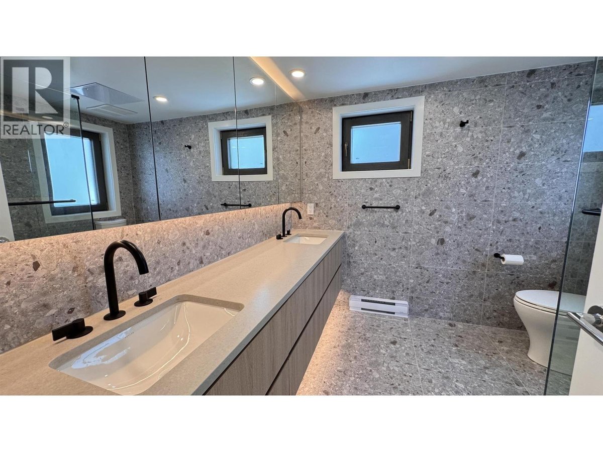 6258 OAK STREET - Photo 15