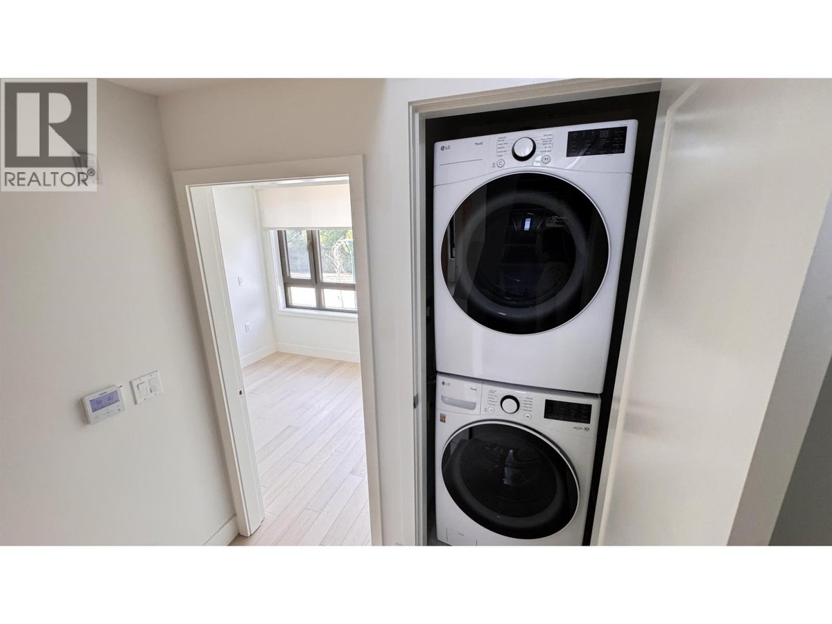 6258 OAK STREET - Photo 17