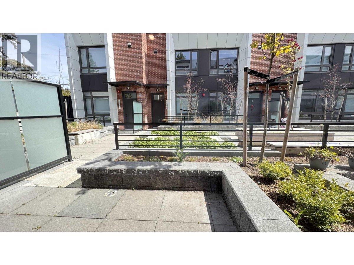 6258 OAK STREET - Photo 18