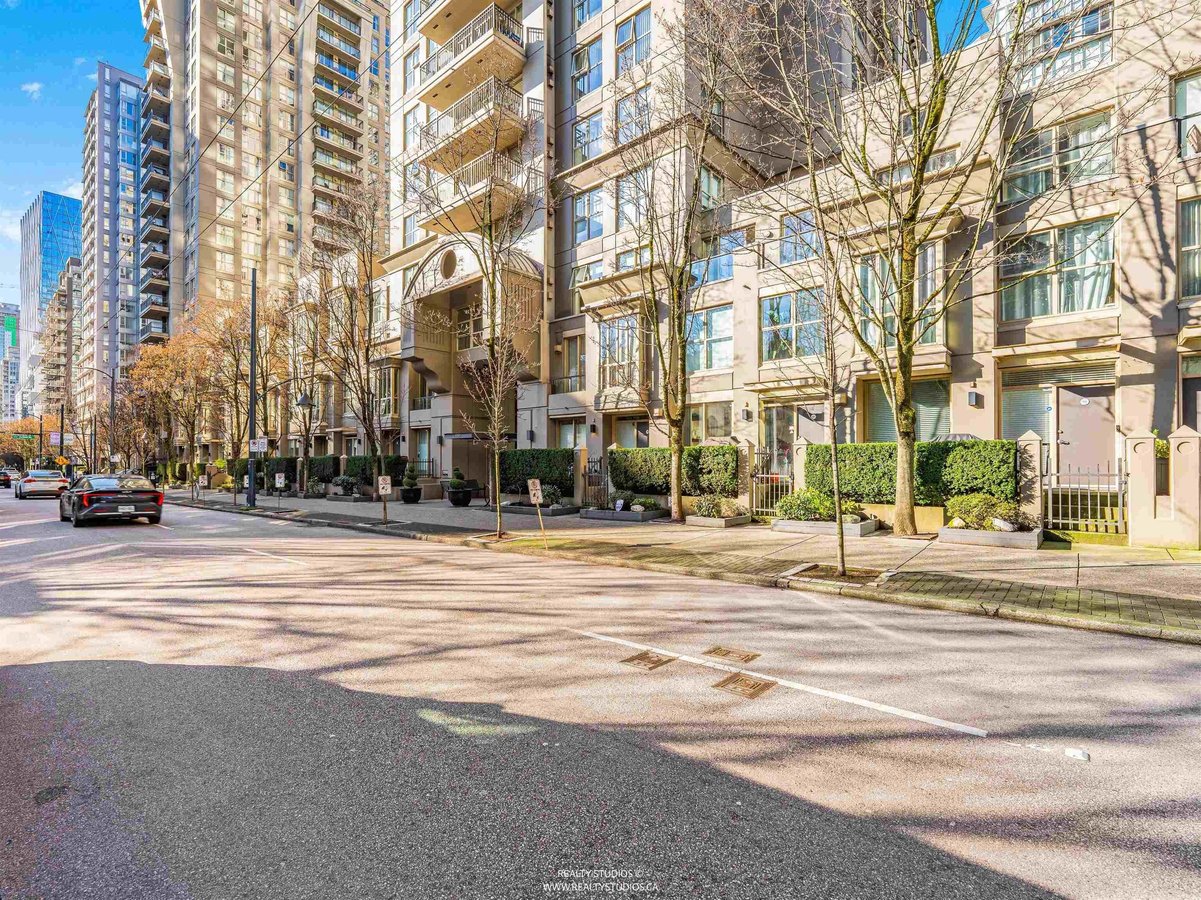 969 Richards Street - Photo 16