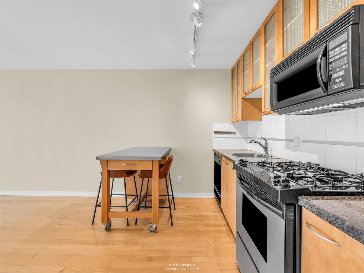 969 Richards Street - Photo 2