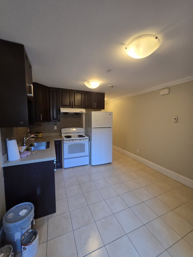 2192 East 45th Avenue - Photo 2