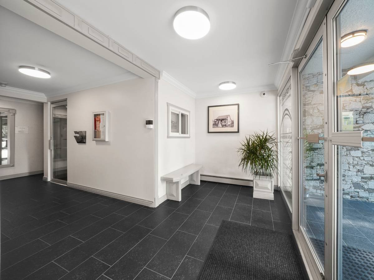 1617 Graveley Street - Photo 15