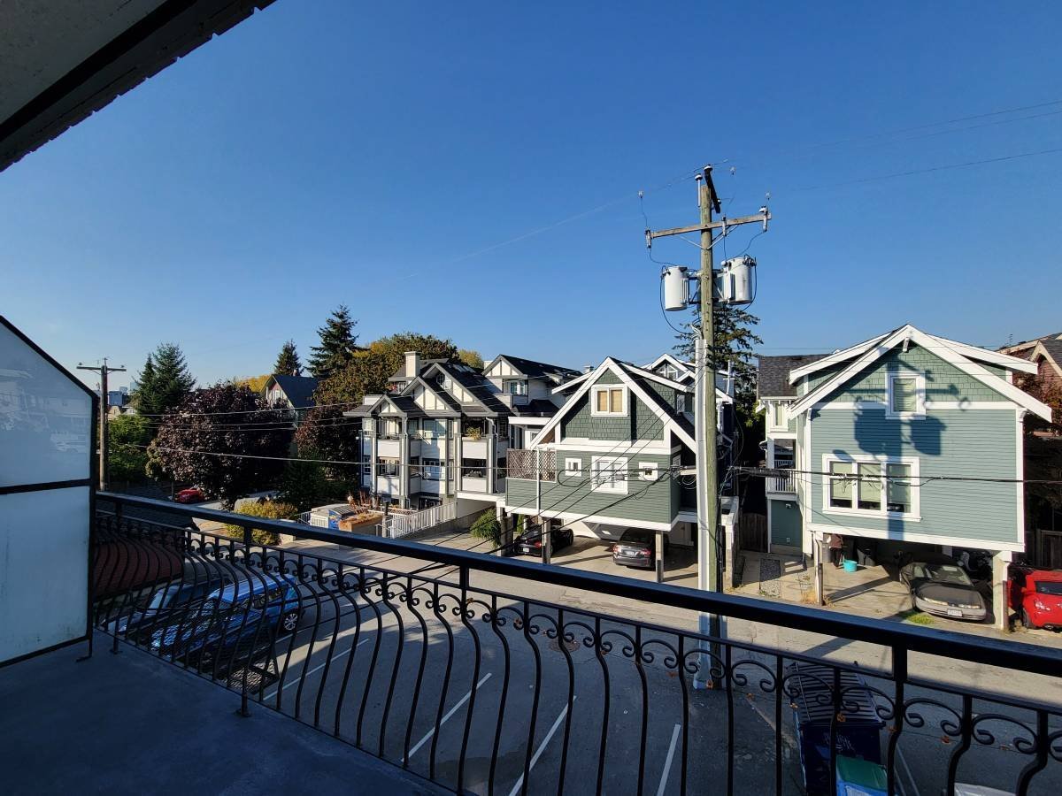1617 Graveley Street - Photo 12