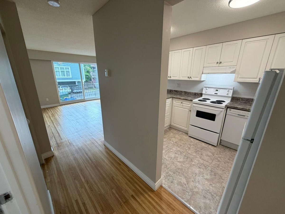 1617 Graveley Street - Photo 5