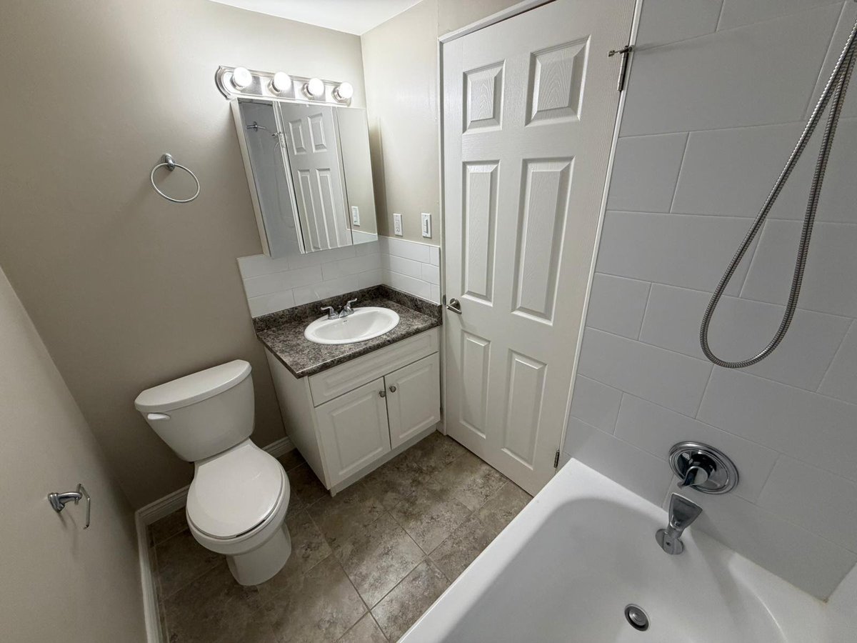 1617 Graveley Street - Photo 13