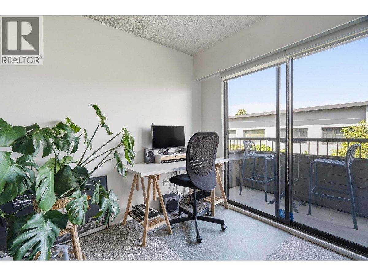 305 2475 YORK AVENUE - Photo 3