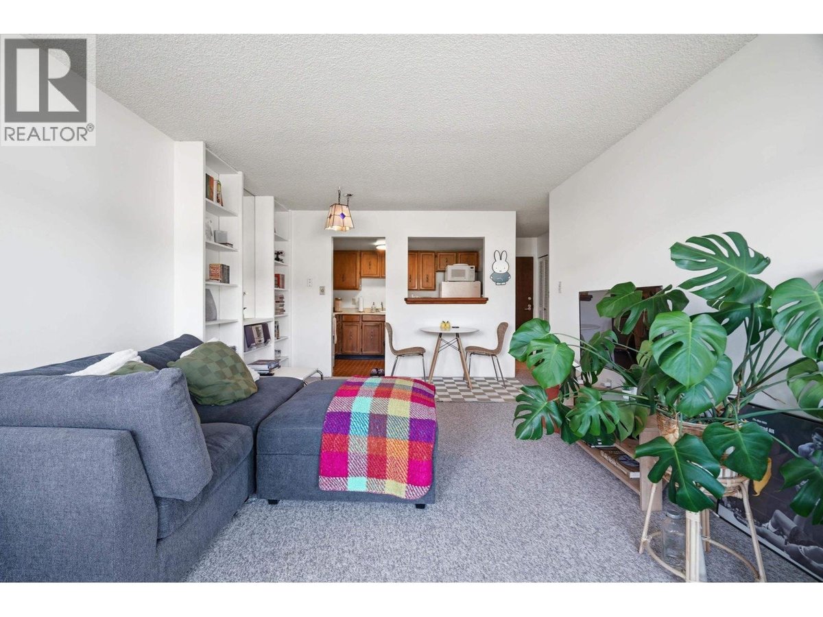 305 2475 YORK AVENUE - Photo 6