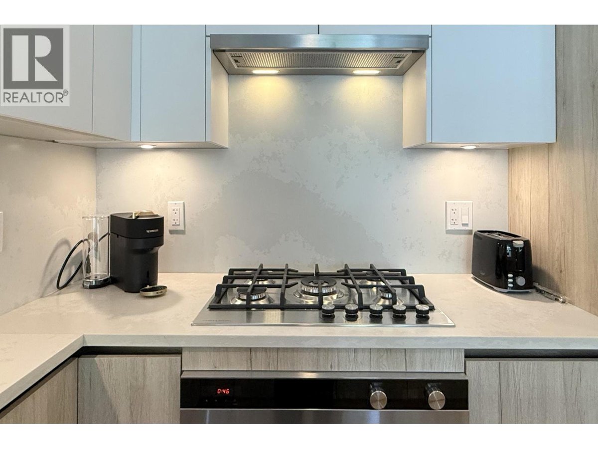 2-BDRM 423 6TH STREET - Photo 3
