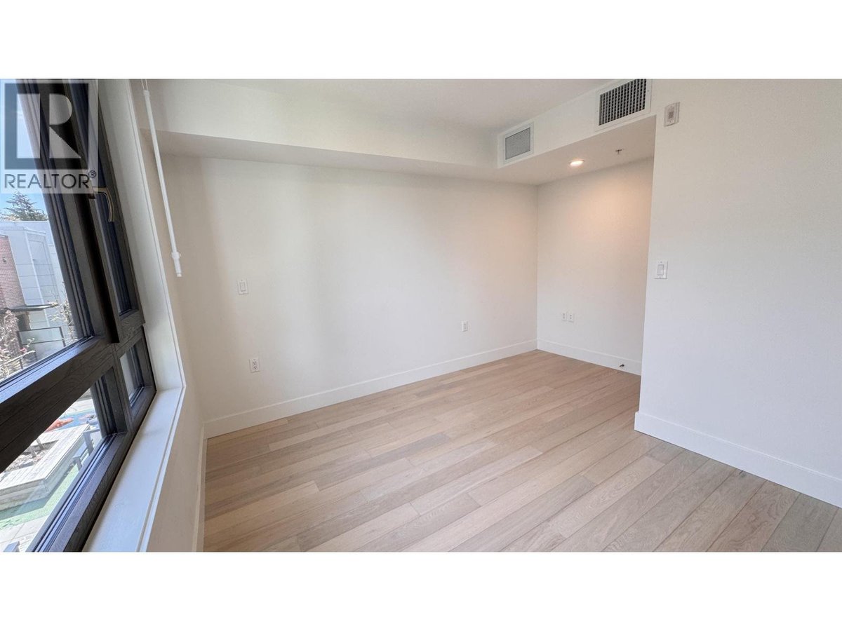 6258 OAK STREET - Photo 7