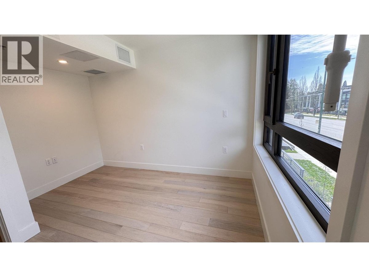 6258 OAK STREET - Photo 11