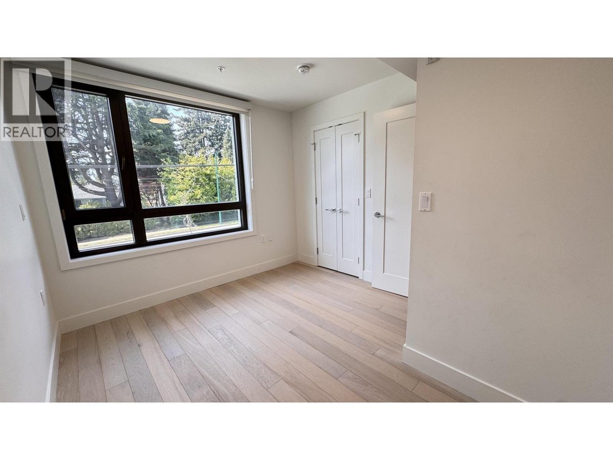 6258 OAK STREET - Photo 12