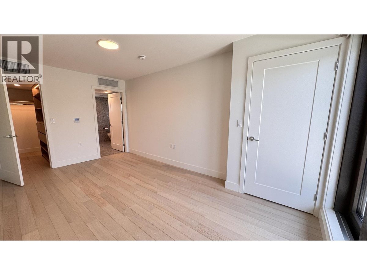 6258 OAK STREET - Photo 13