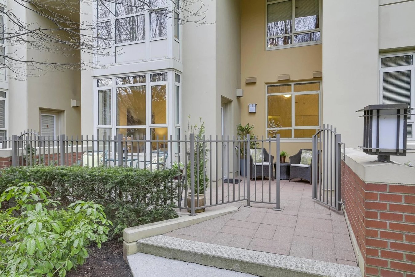 2799 Yew Street - Photo 2