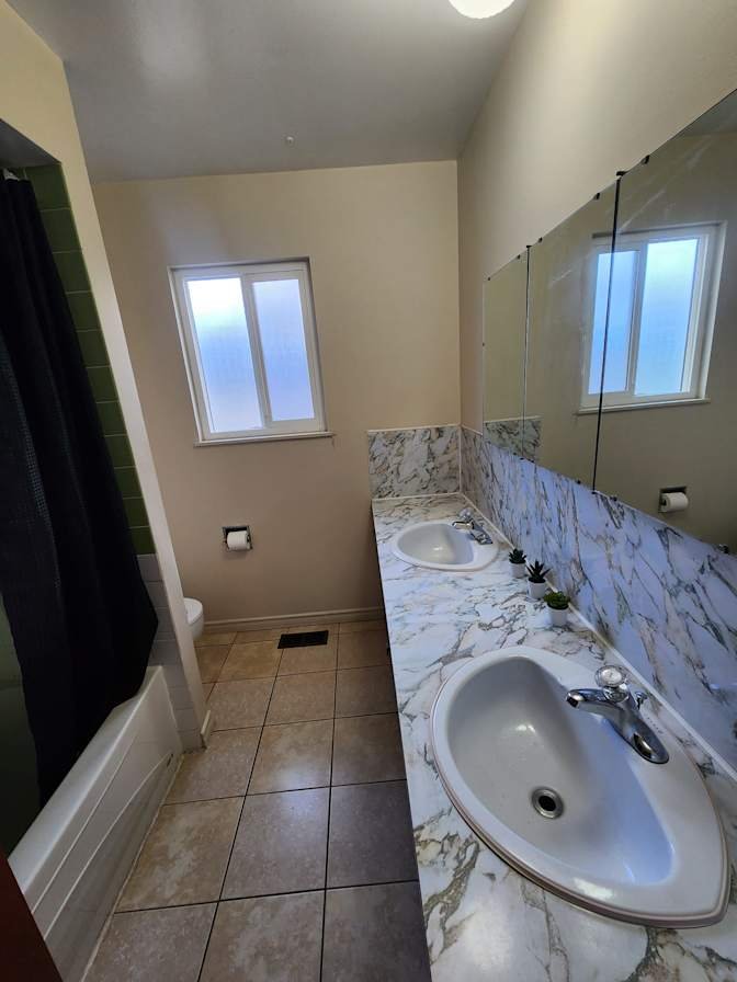 East 24th Avenue - Photo 5
