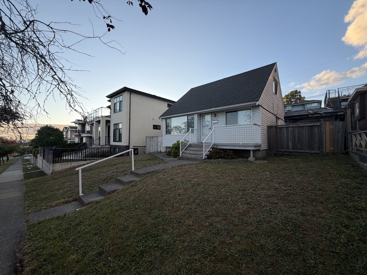 2193 Bonaccord Drive - Photo 2