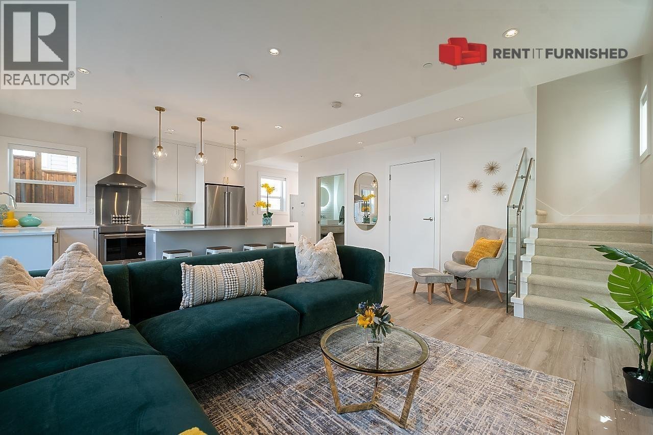 3143 E 8TH AVENUE - Photo 1