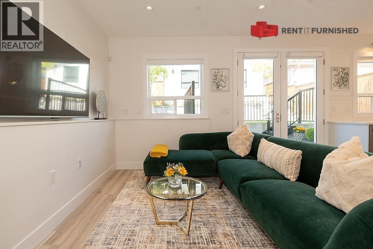 3143 E 8TH AVENUE - Photo 3