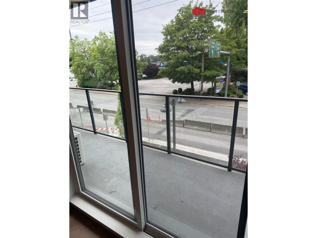 219 1529 OXFORD STREET - Photo 1