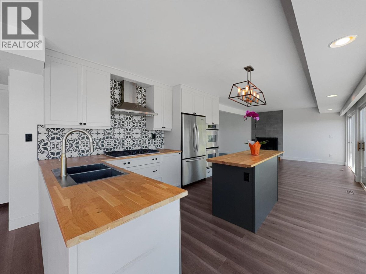 1040 CRESTLINE ROAD - Photo 2