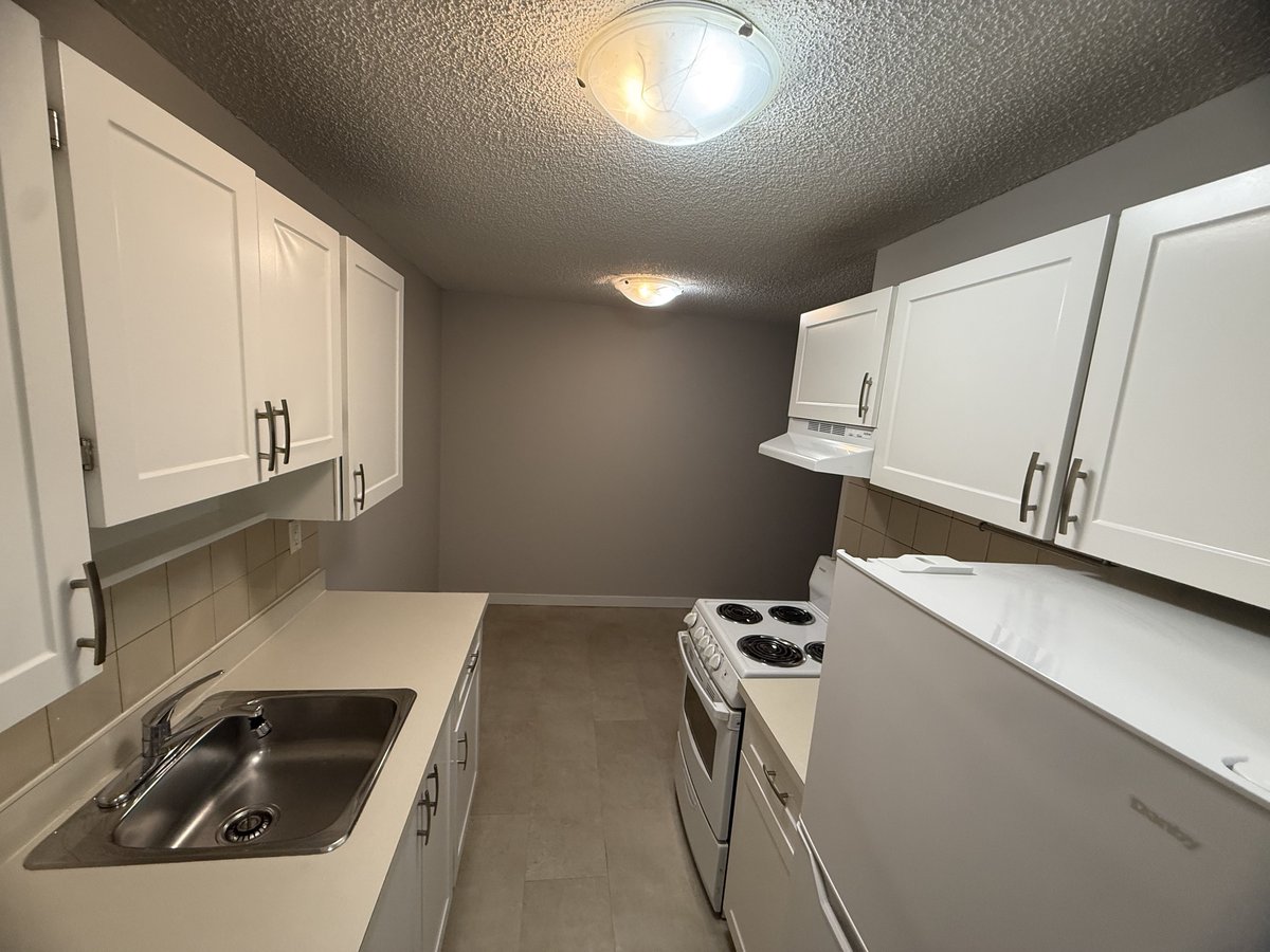 677 East 7th Avenue - Photo 5