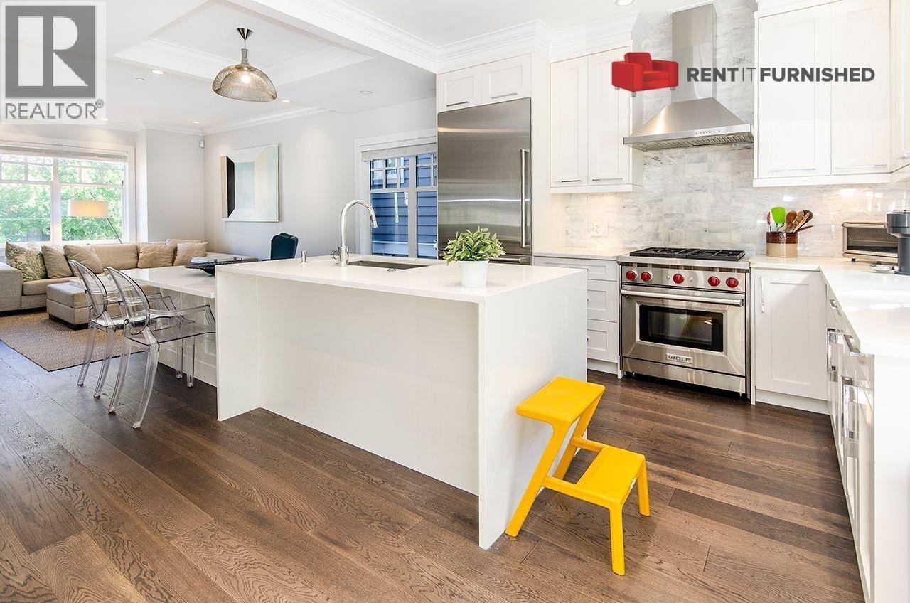 930 W 15TH AVENUE - Photo 2