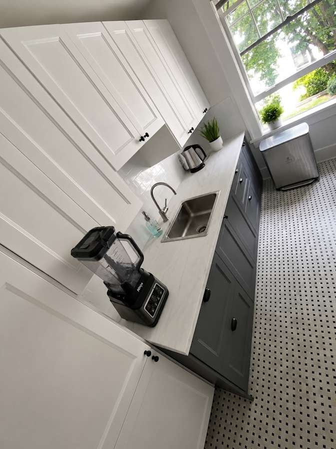 Howe Street - Photo 2