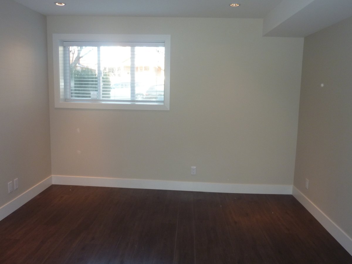 2520 Oxford Street - Photo 2