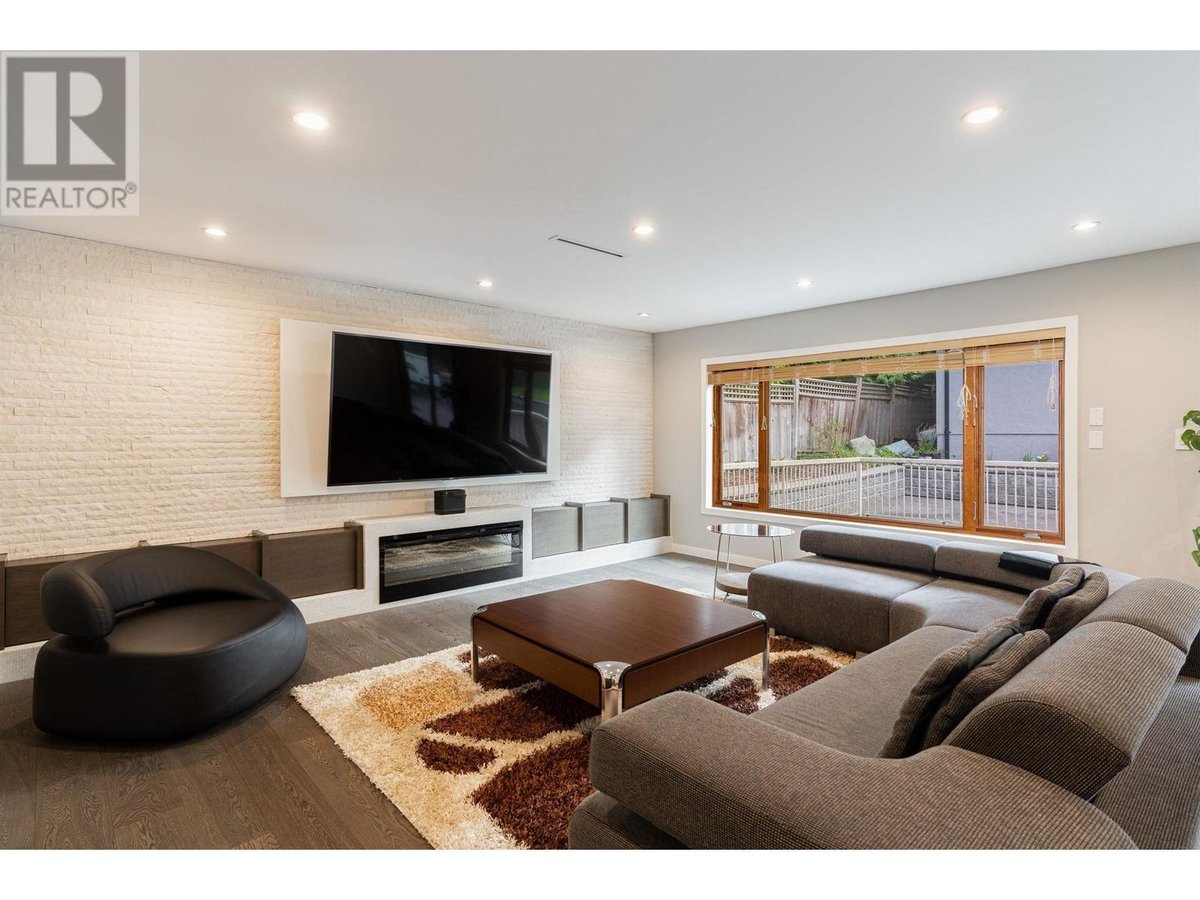 5666 Maple Street - Photo 2
