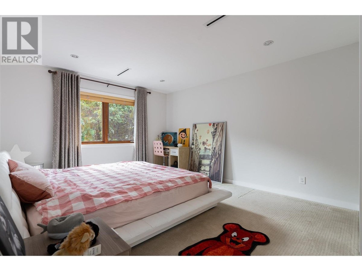 5666 Maple Street - Photo 3