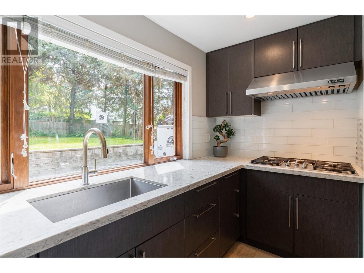 5666 Maple Street - Photo 8