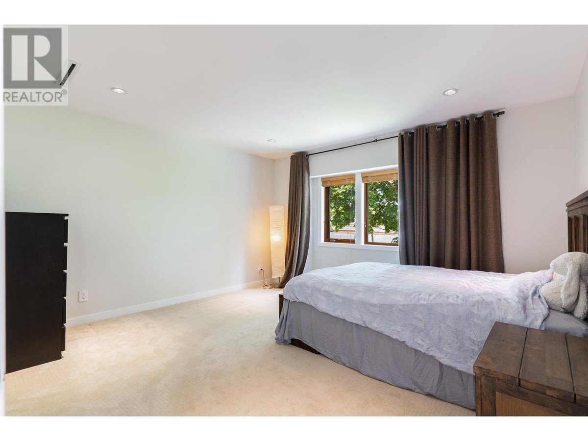 5666 Maple Street - Photo 10