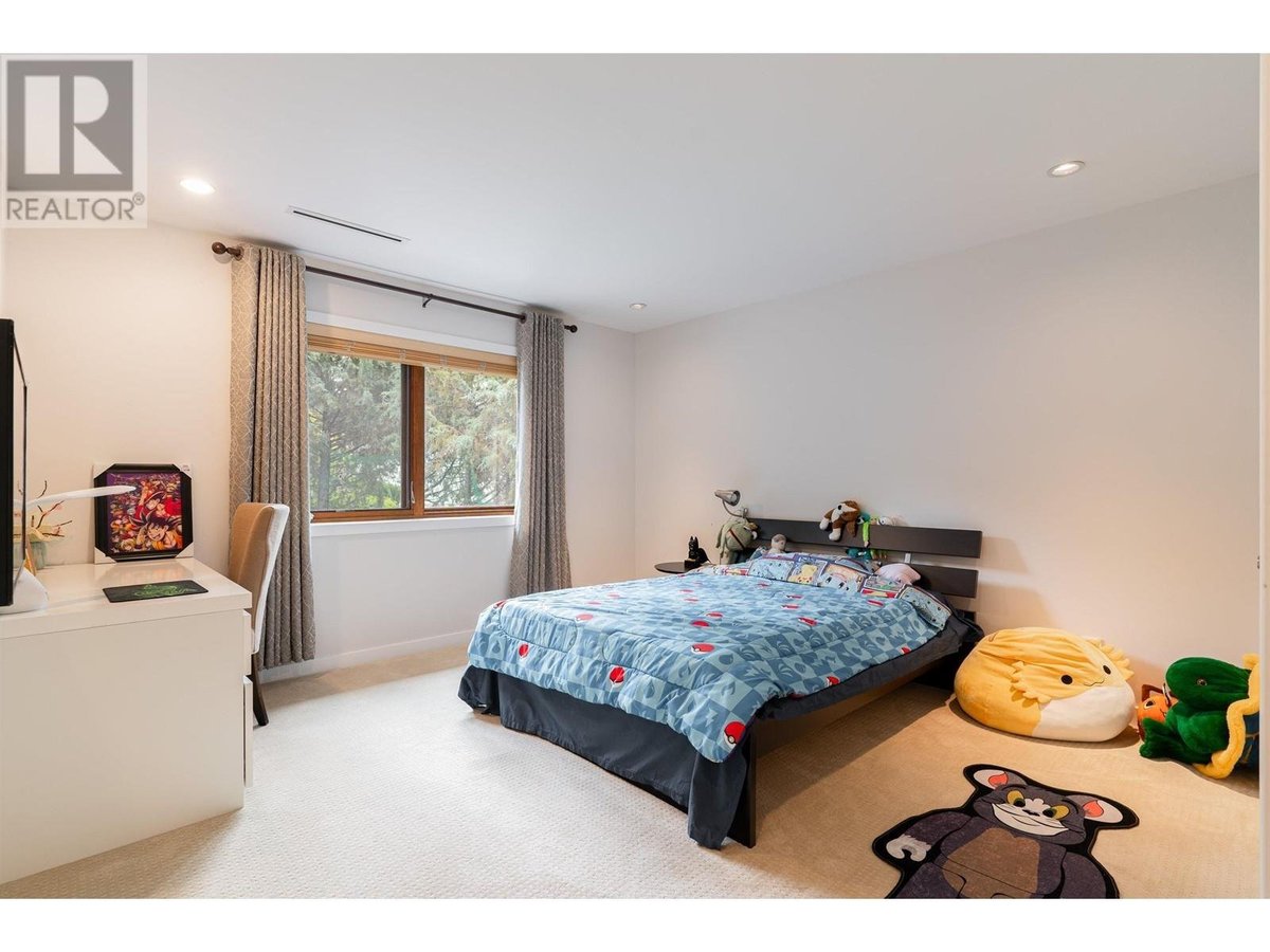 5666 Maple Street - Photo 16