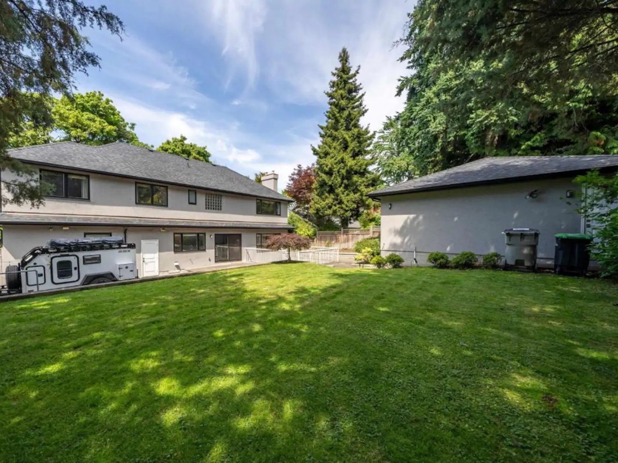 5666 Maple Street - Photo 22