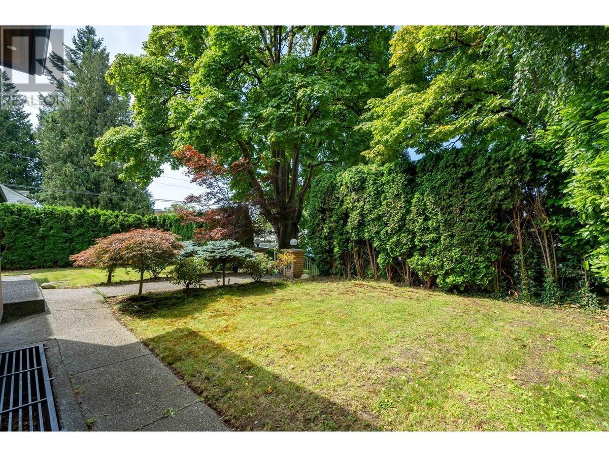5666 Maple Street - Photo 21