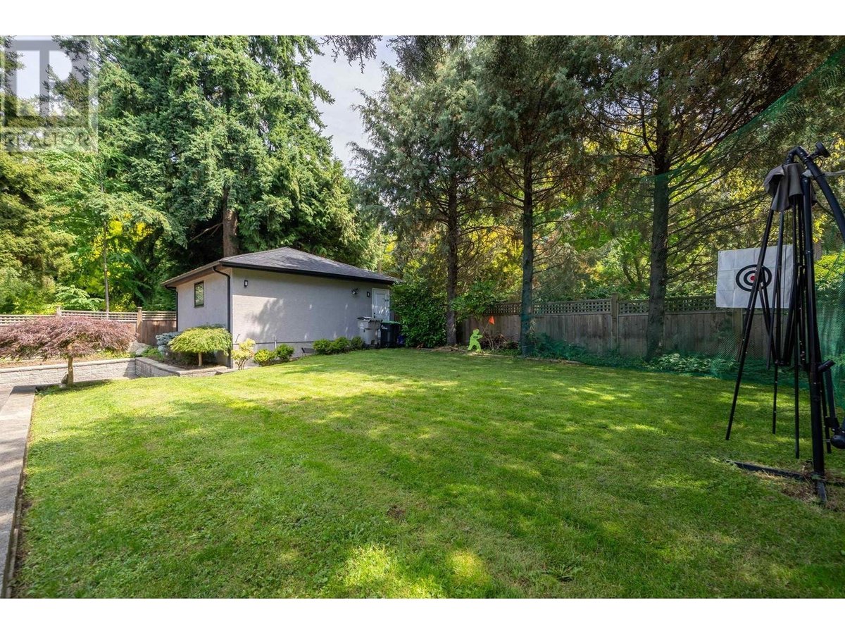 5666 Maple Street - Photo 23