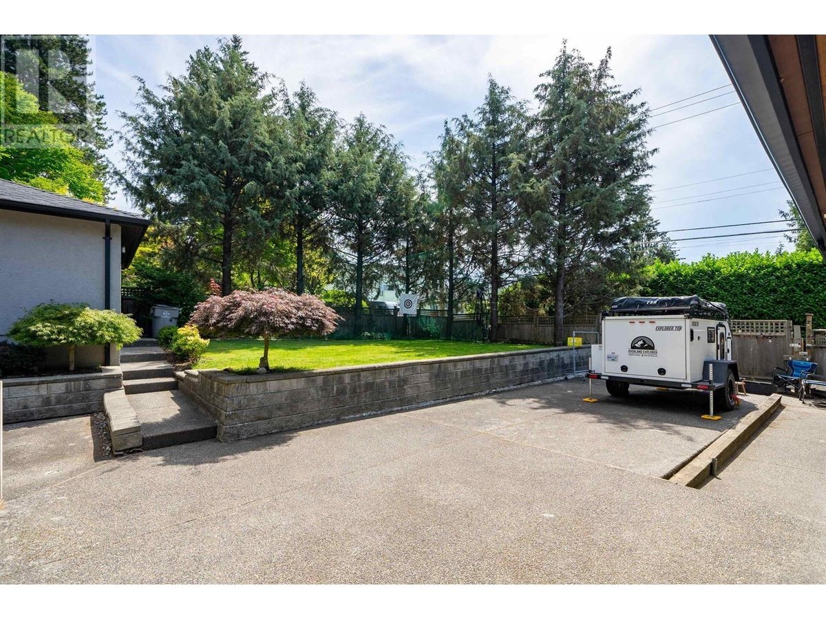 5666 Maple Street - Photo 25