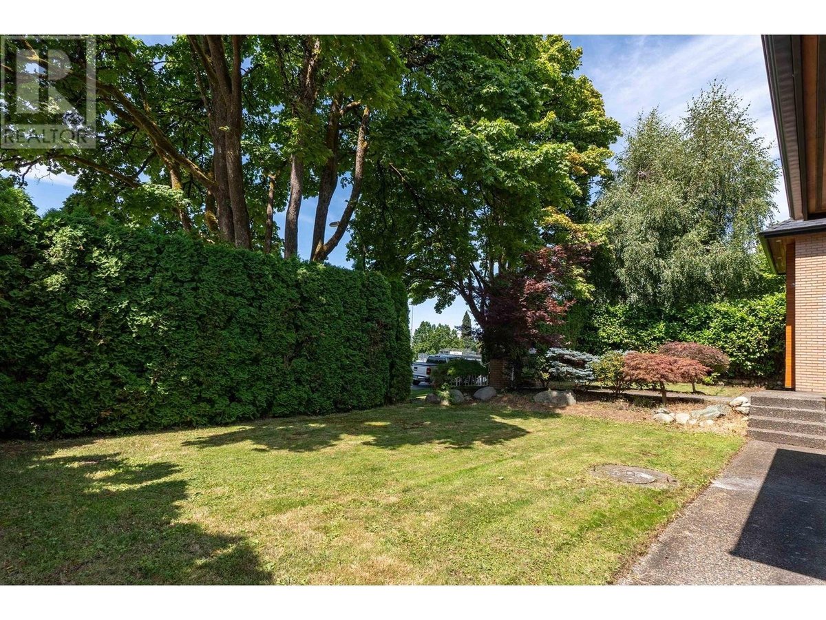 5666 Maple Street - Photo 26