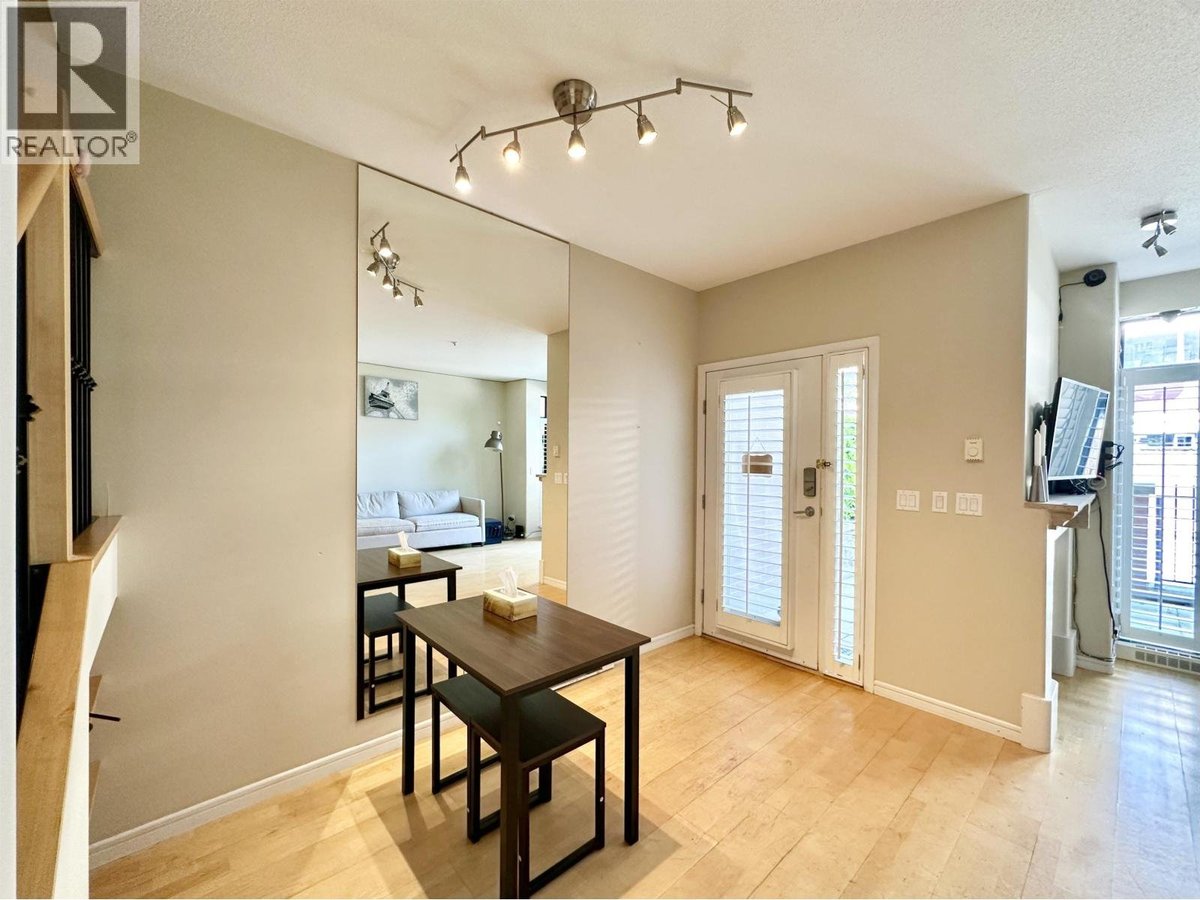 2688 VINE - Photo 1