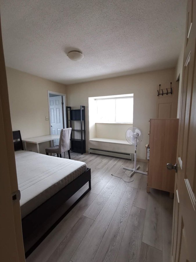 West King Edward Avenue - Photo 2