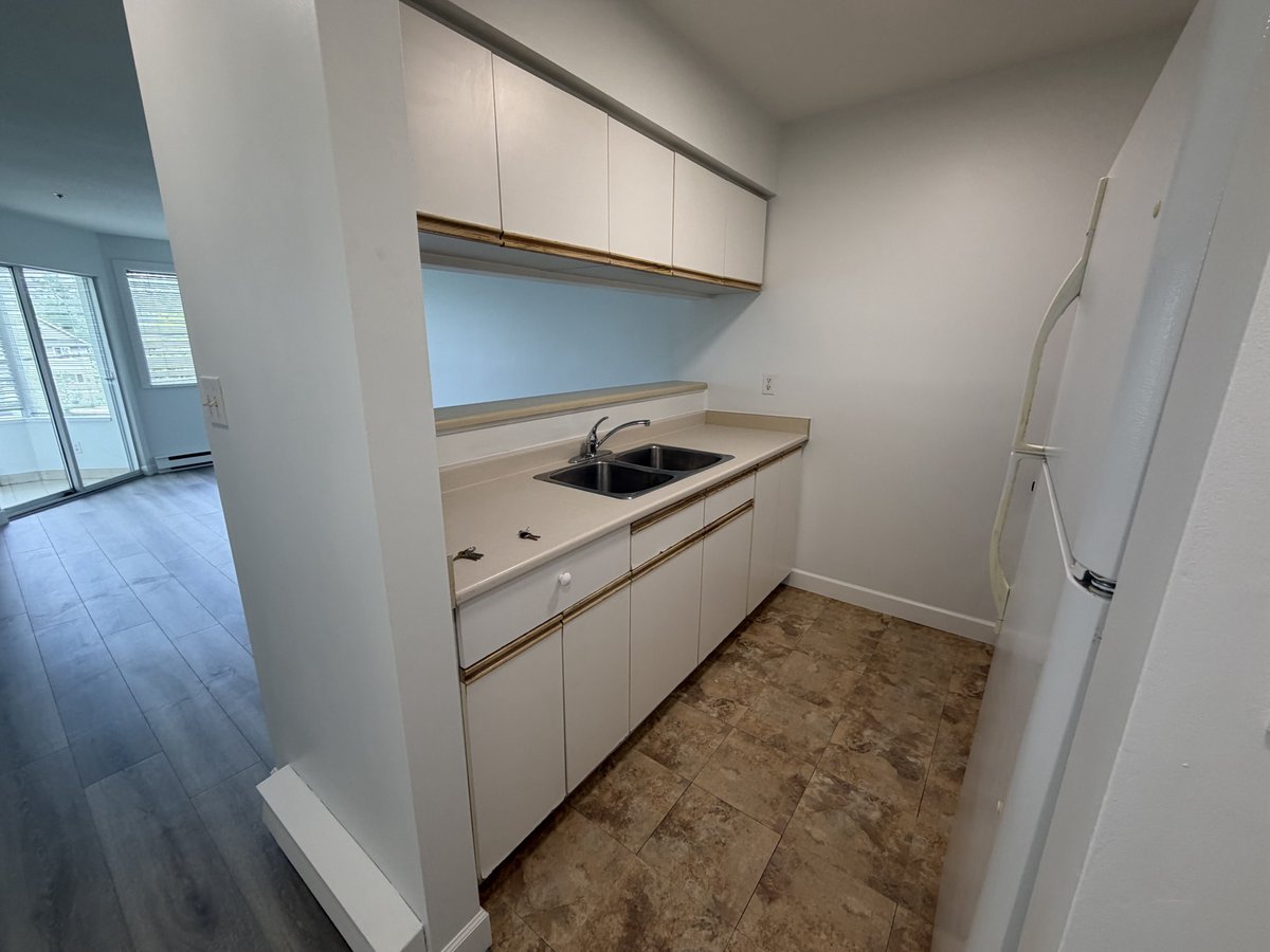 1567 East Broadway - Photo 6